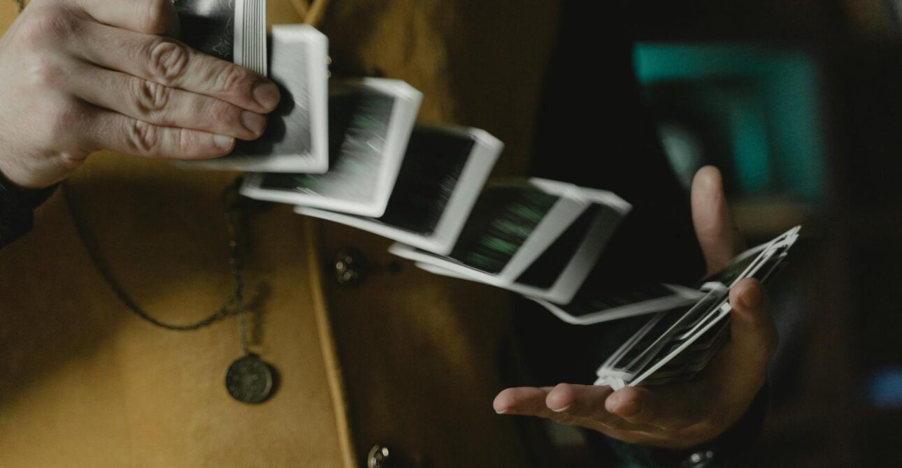 Păcănele cu funcții speciale: wild, scatter și rundă bonus explicate simplu